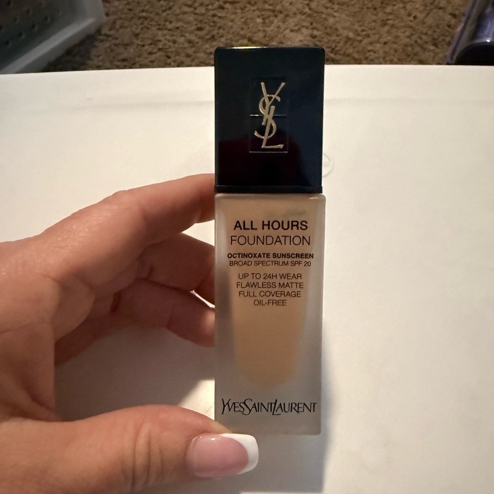 Yves Saint Laurent All Hours Foundation - Light Beige